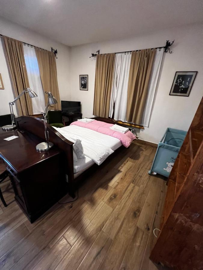 Villa Kars Gjoemri Buitenkant foto