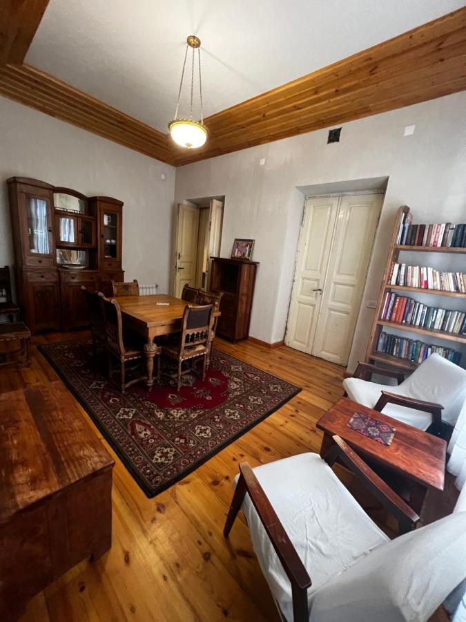 Villa Kars Gjoemri Buitenkant foto