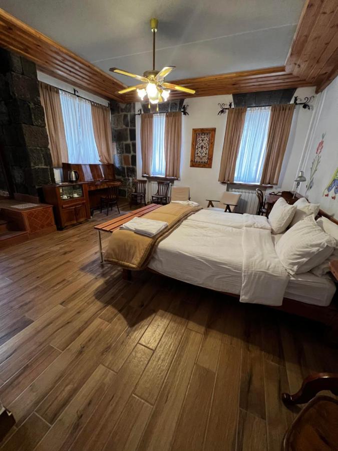 Villa Kars Gjoemri Buitenkant foto